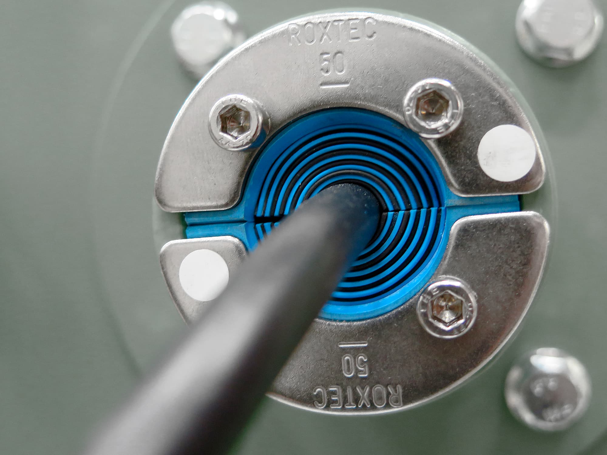 酷游KU游官网
 R EMC 穿隔系统