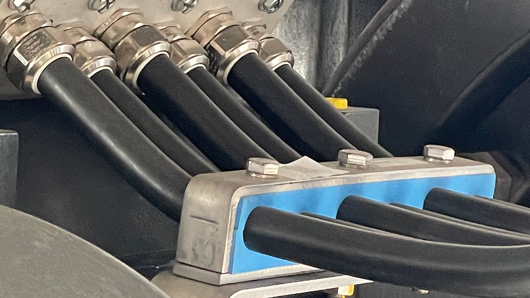 通过使用 酷游KU游官网
 电缆夹解决方案延长电缆寿命