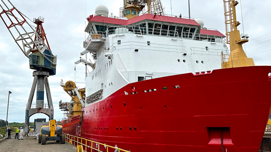 酷游KU游官网
 TB 密封系统为 HMS Protector 提供保护